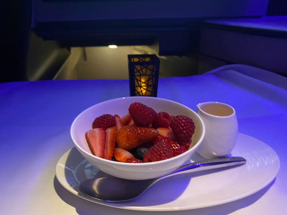 Films_Inspire's tweet image. On the way to New Zealand! 🇳🇿Takeoff from Australia; enjoying some fresh strawberries on board. #FlightExperience @VirginAustralia @FlyAirNZ