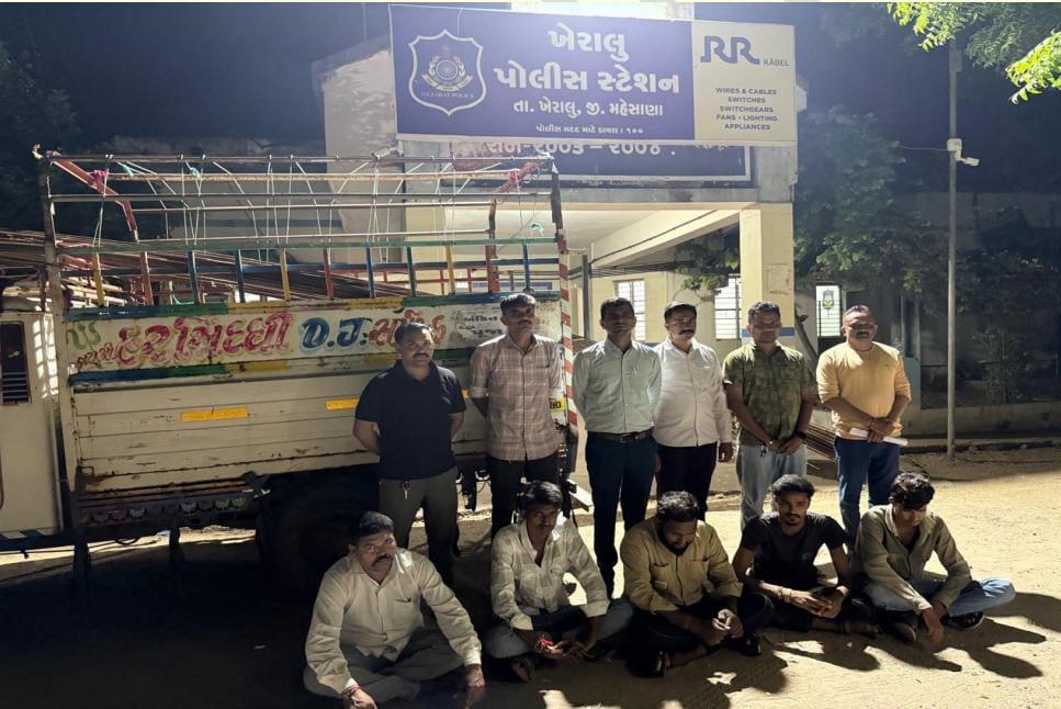 SP Mehsana (@spmehsana) on Twitter photo ખેરાલુ પોલીસ સ્ટેશનમાં ભારતીય ન્યાય સંહિતા ૨૦૨૩ ની કલમ - ૩૦૩(૨),૫૪ મુજબ નોંધાયેલ ચોરીના ગુન્હાના આરોપીઓને ચોરીમાં ગયેલ મુદ્દામાલ સાથે ગણતરીના દિવસોમાં પકડી પાડતી ખેરાલુ પોલીસ..
#MehsanaPolice
#KheraluPS
<a href="/sanghaviharsh/">Harsh Sanghavi</a>
<a href="/dgpgujarat/">DGP Gujarat</a>
<a href="/GujaratPolice/">Gujarat Police</a> ખેરાલુ પોલીસ સ્ટેશનમાં ભારતીય ન્યાય સંહિતા ૨૦૨૩ ની કલમ - ૩૦૩(૨),૫૪ મુજબ નોંધાયેલ ચોરીના ગુન્હાના આરોપીઓને ચોરીમાં ગયેલ મુદ્દામાલ સાથે ગણતરીના દિવસોમાં પકડી પાડતી ખેરાલુ પોલીસ..
#MehsanaPolice
#KheraluPS
<a href="/sanghaviharsh/">Harsh Sanghavi</a>
<a href="/dgpgujarat/">DGP Gujarat</a>
<a href="/GujaratPolice/">Gujarat Police</a>