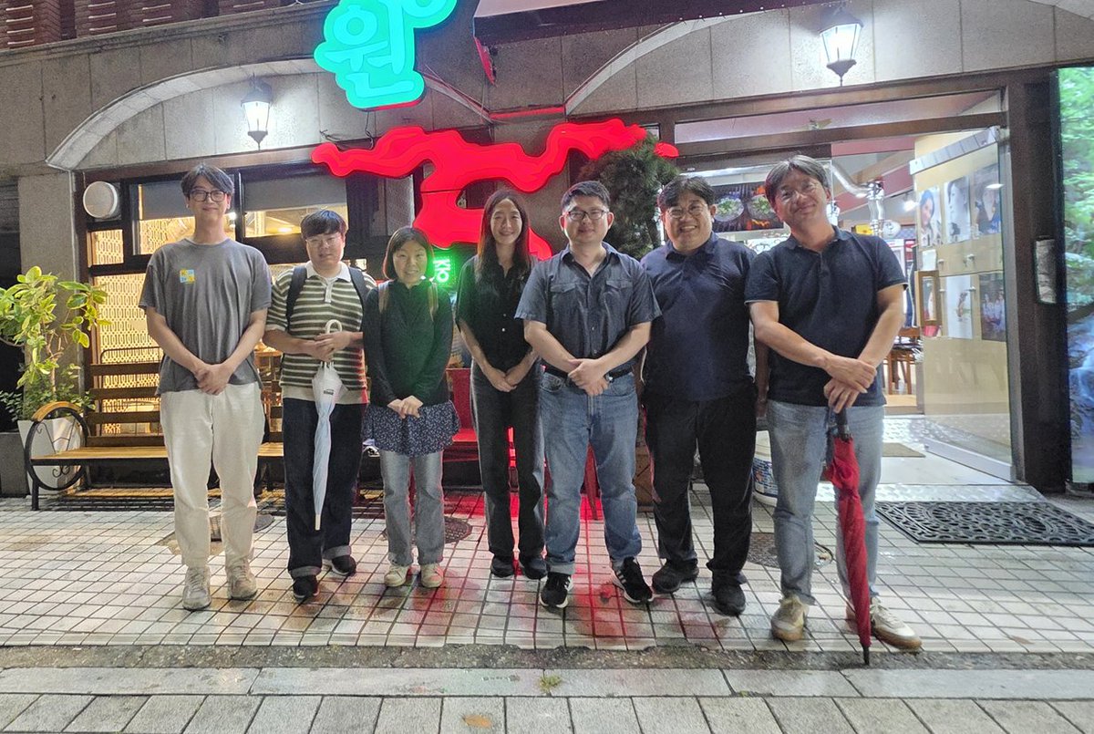 Heui Beom Lee (<a href="/heui_beom/">Heui Beom Lee</a>) gave a talk at SNU before moving to the United States to join the University of South Carolina. We wish him continued success in his career at his new institution.