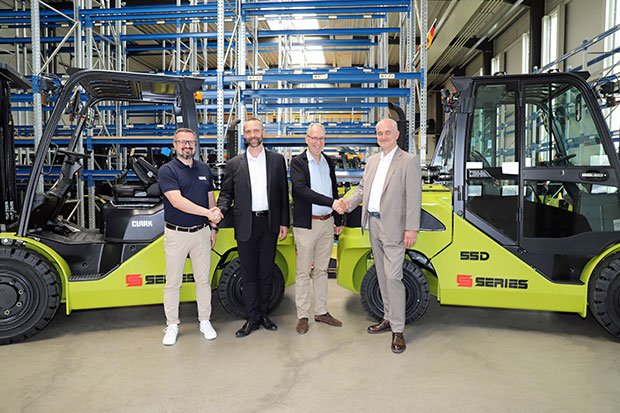 CliveFlucker's tweet image. Clark #concludes #CooperationAgreement: #warehouse #forklift #forkliftsafety #materialhandling #forklifttraining #uk bit.ly/4lpwfFw