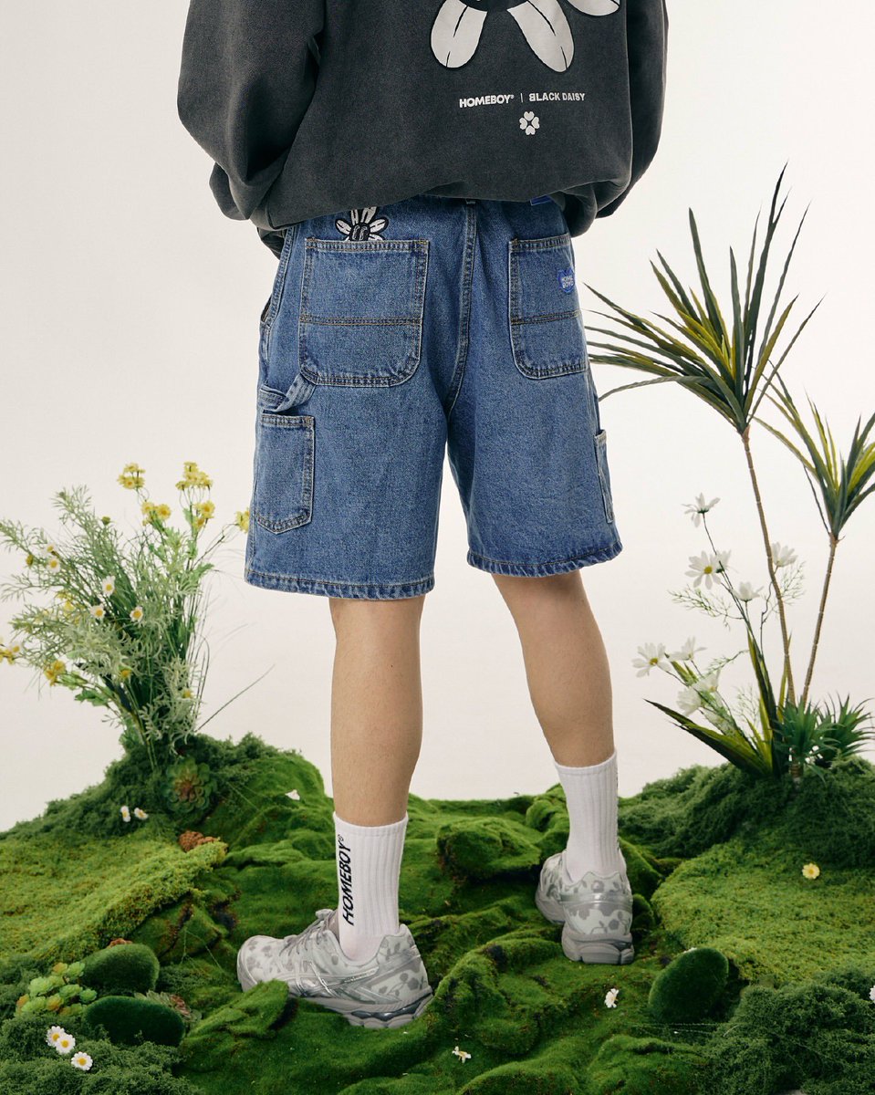 Get ready for the official launch of Homeboy x Blackdaisy on
August 17th at Seacon Square Srinakarin 

Special treat! Purchase any item from the Homeboy x
Blackdaisy collection at the event and receive it directly from
James Supamongkon himself 

#HomeboyxBlackdaisy