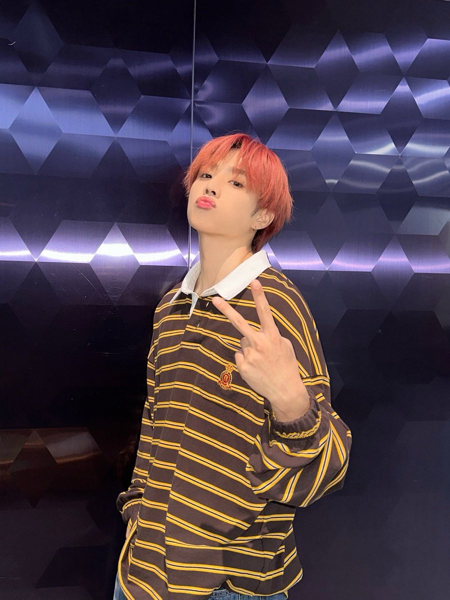 [📸] 선우 아이돌 라디오 시즌4 DJ 완료🦝 오랜만에 만나는 반가운 떤디🫶🏻 떤디랑 같이 아돌라 캠핑장에서 보낸 열정과 낭만으로 가득 채운 밤 즐거우셨나요?😘

#THEBOYZ #더보이즈
#SUNWOO #선우