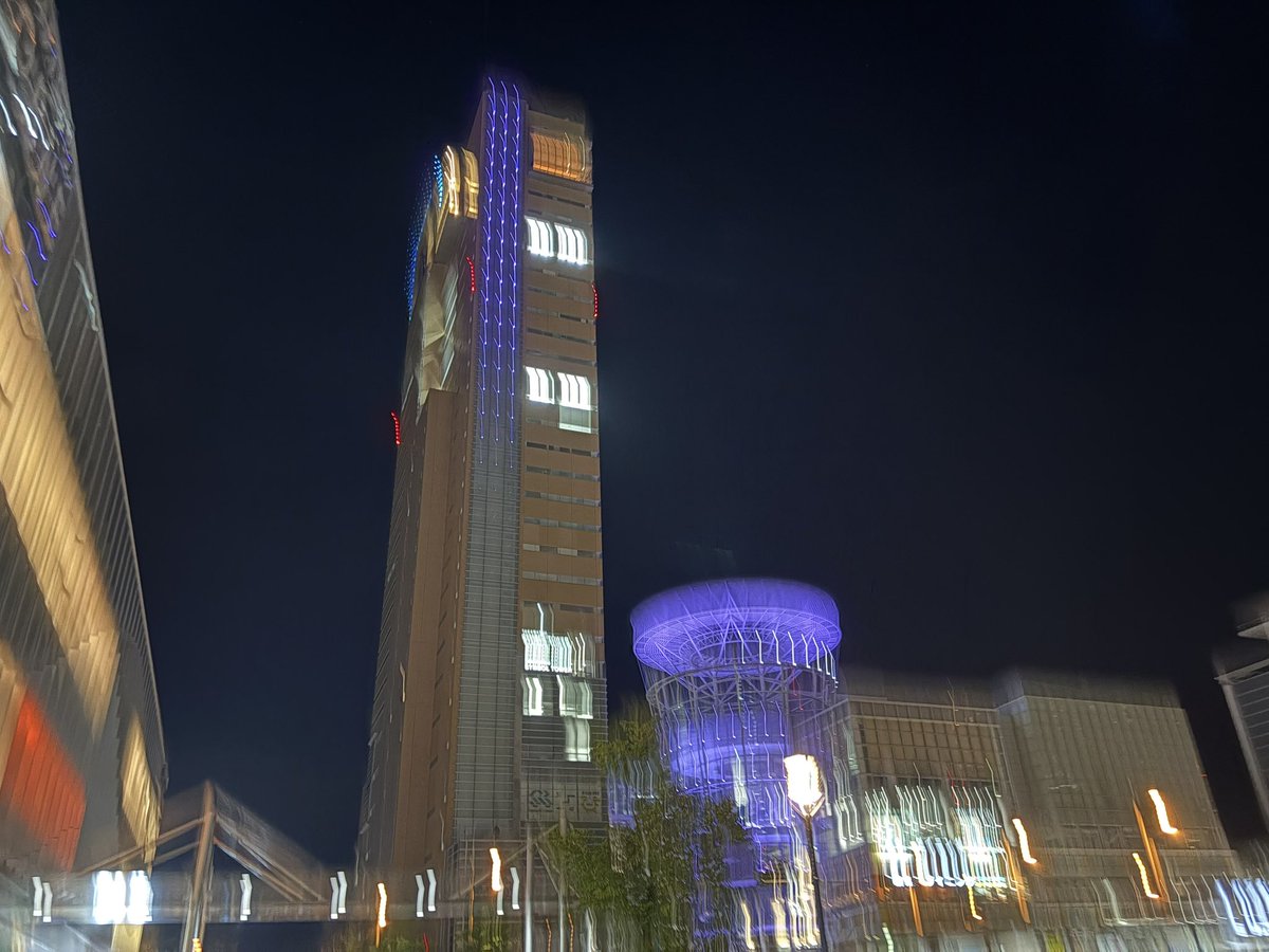 scsyama1's tweet photo. 最後はサンポートが紫🟣に！
乃木坂色に染まってた！
ちなみに乃木坂のファンではありません https://t.co/AMmcpzXXfL