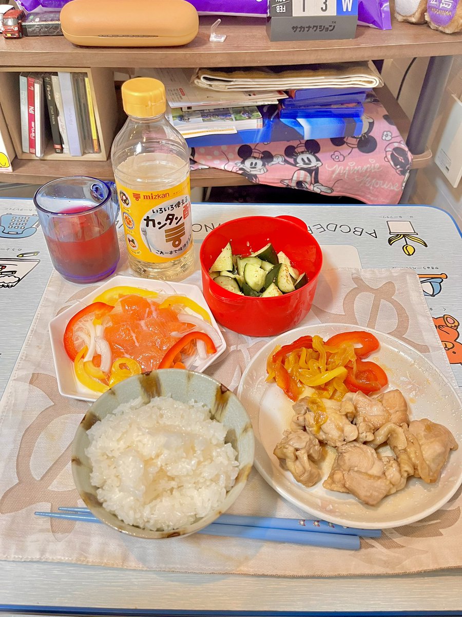 mimorin36's tweet photo. 家にある野菜とかお肉、カンタン酢を使ったら簡単に出来るし常備野菜の酢漬けなんて結構便利だね。
今の時期だときゅうり🥒の酢漬けなんてさっぱりしてて良いね😊
スターダムのあのCMが無かったらあんまり使って無かったかも
#カンタン酢
#STADAM #スターライト・キッド
#AZM https://t.co/mtt5uuIjrf