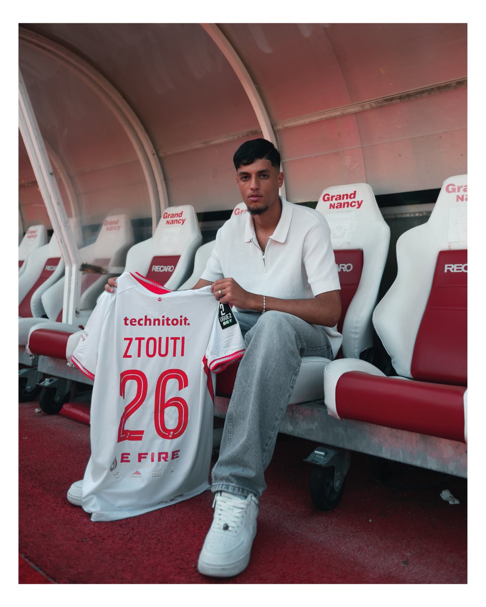 asnlofficiel's tweet image. ✍️ Ztouti Zakaria, né le 20 octobre 2006, attaquant, a paraphé aujourd’hui son premier contrat professionnel avec son club formateur pour les trois prochaines saisons ! 🔴⚪️

Félicitations Zakaria👊

#ASNL #coeur #renouveau