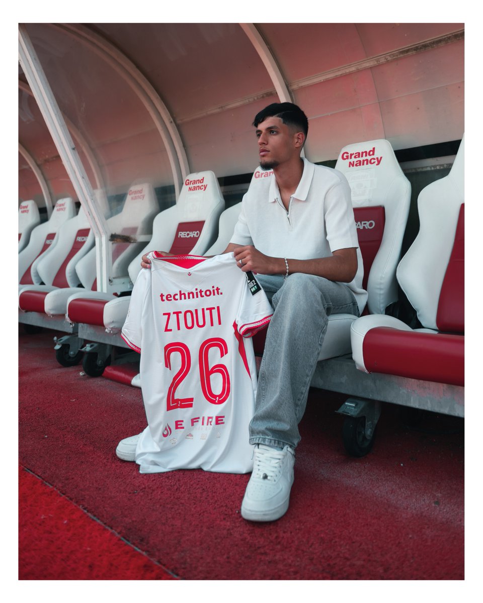 asnlofficiel's tweet image. ✍️ Ztouti Zakaria, né le 20 octobre 2006, attaquant, a paraphé aujourd’hui son premier contrat professionnel avec son club formateur pour les trois prochaines saisons ! 🔴⚪️

Félicitations Zakaria👊

#ASNL #coeur #renouveau