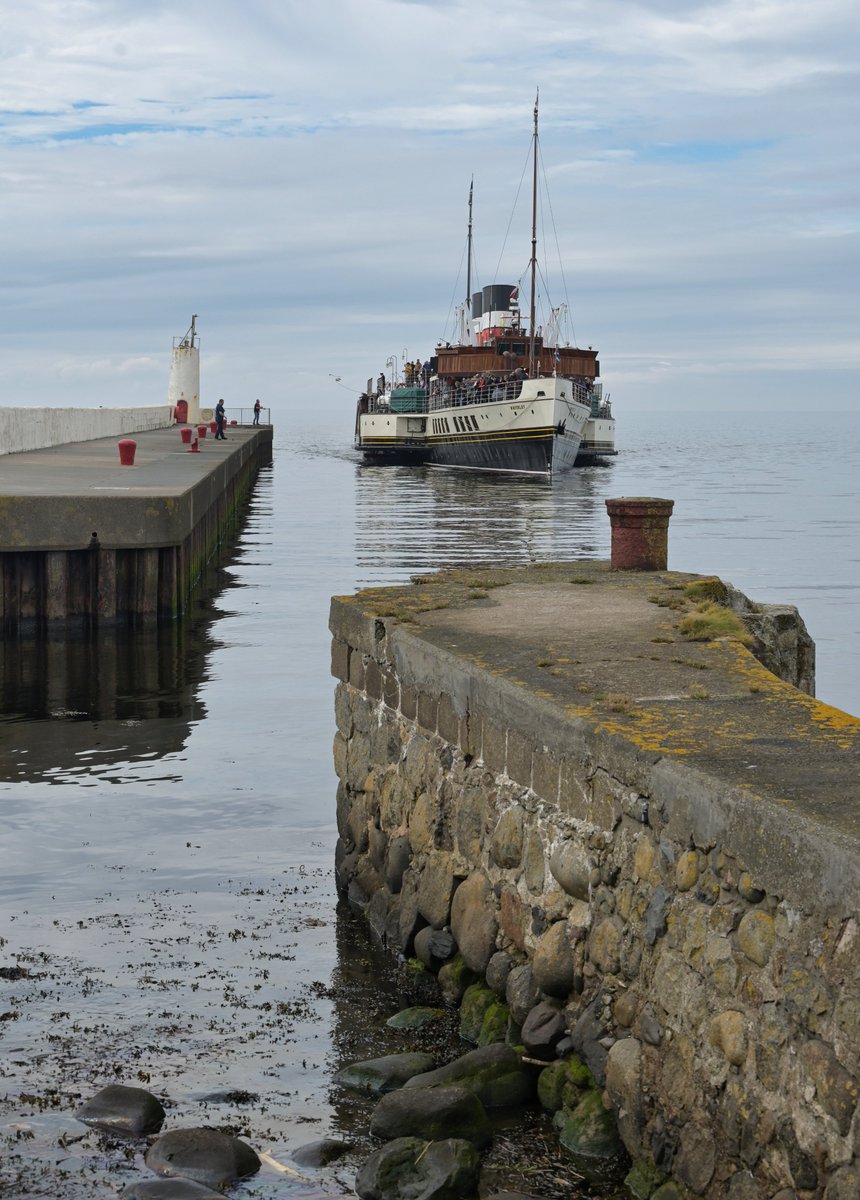 Waverley arriving at Girvan pier <a href="/PS_Waverley/">Paddle Steamer Waverley</a> <a href="/NatHistShips/">National Historic Ships UK</a>