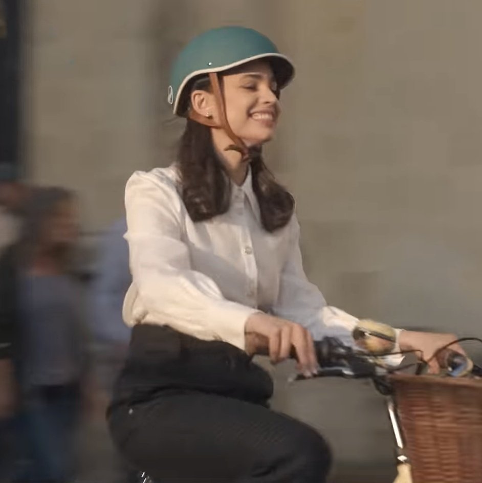 forsofandcam's tweet photo. "So what did you learn from the movie #MyOxfordYear ?"

Me: That if Sofia can ride a bike maybe i can too.
@SofiaCarson 
(Just kidding, but fr i can't ride a bike😭) https://t.co/d6wIJOxmZ3