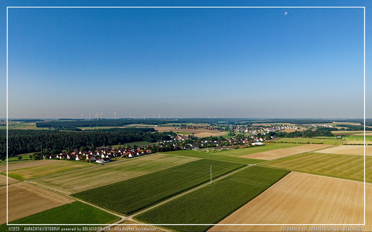 📷 Blick auf Aurachtal aus nordöstlicher Richtung nach der Weizenernte - Drohnenaufnahme vom 13.08.2025  #herzogenaurach #aurachtalfotograf #erhft #erlangenhöchstadt #aurachtal #landkreiserh #nn_lokales #fraenkischertag #erlangen #nordbayern #gemeindeaurachtal #mittlereaurach