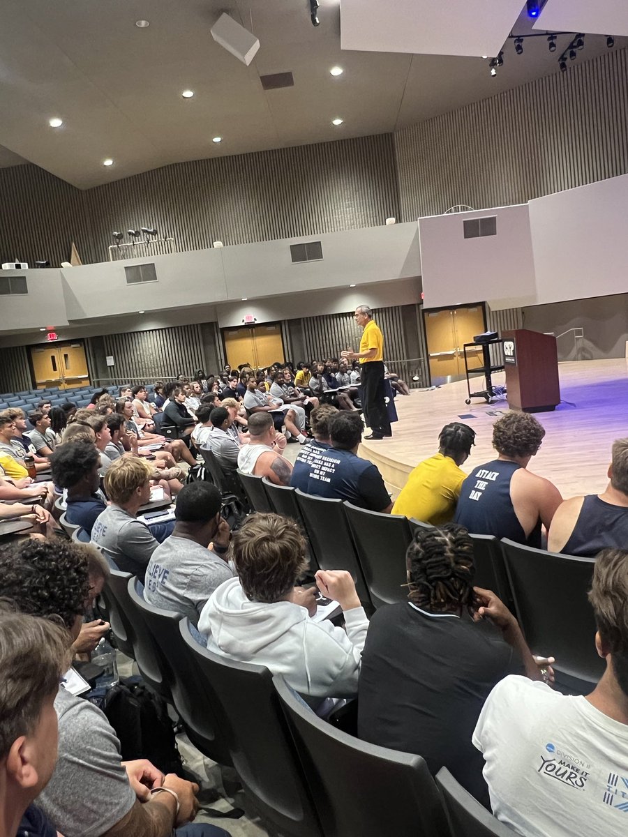 CoachSCurrier's tweet image. Thank you to our tremendous leader and President of CSP, ⁦@BrianFriedric10⁩ for coming to address and welcome our team. Our focus is to “Walk in the Light!!”