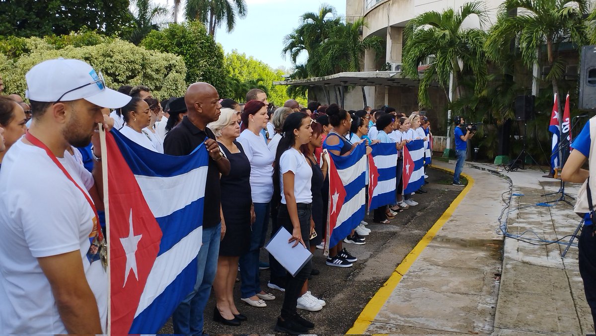El compromiso de los trabajadores del sector de las comunicaciones, es implementar la Transformación Digital de la sociedad en homenaje al Centenario de Fidel.
Por ello abanderamos a este Destacamento.
#100AñosConFidel 
#IzquierdaLatina