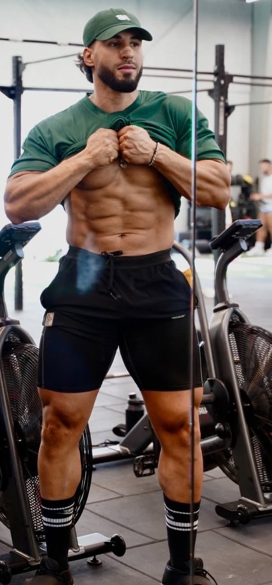 alphamaster02's tweet image. I am the most powerful bad guy, my muscles are hard as rock💪