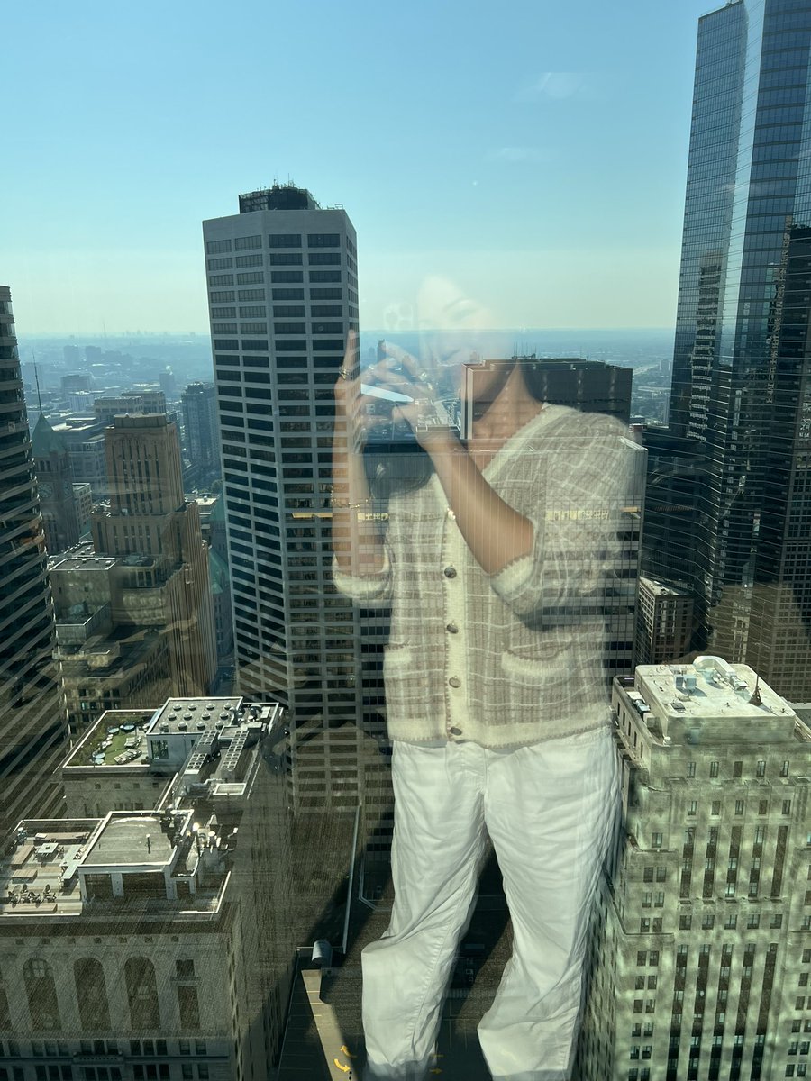 Getting spoiled at <a href="/FrontendMasters/">Frontend Masters 💻✨</a> today! 

Excited for today’s session!