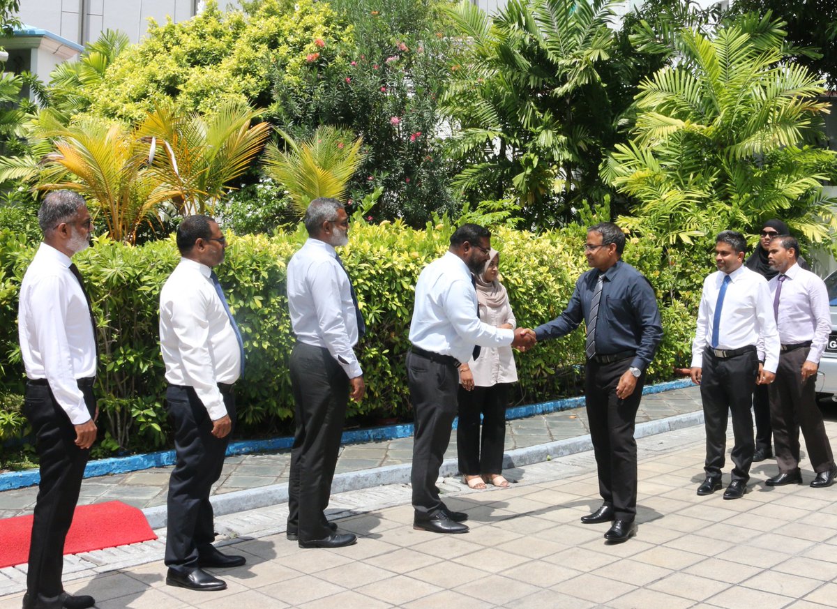 ދިވެހިރާއްޖޭގެ އުއްތަމަފަނޑިޔާރު އޮނަރަބަލް ޢަބްދުލްޣަނީ މުޙައްމަދު ދިވެހިރާއްޖޭގެ ހައިކޯޓަށް ޒިއާރަތް ކުރައްވާ ފަނޑިޔާރުންނާއި މުވައްޒަފުންނާ ބައްދަލުކުރެއްވުން 1/2