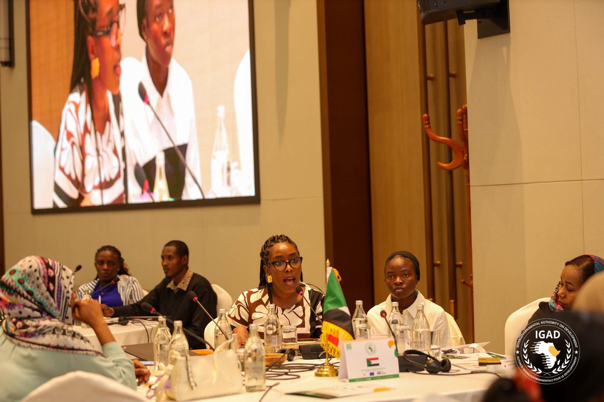 IGADgender's tweet photo. Panel 3: The Role of Digital Platforms in Peacebuilding

Moderated by @ekina_vicky at #IGADYouth4Peace, youth, experts & leaders explored how tech, policy & grassroots action can unite our region..

🎥 @FarmGirlDJ 🇩🇯: Use short videos, stories & dialogue to spread peace; report hate speech & violence.

⚖️ Dr. Yechale Degu 🇪🇹: Reform monetization models that reward harmful content; create tools to flag AI deepfakes & misinformation.

📰 @RuthAtim 🇺🇬: Practice constructive journalism; spotlight youth solutions; build platforms like podcasts, YouTube & blogs.

#IGADGender