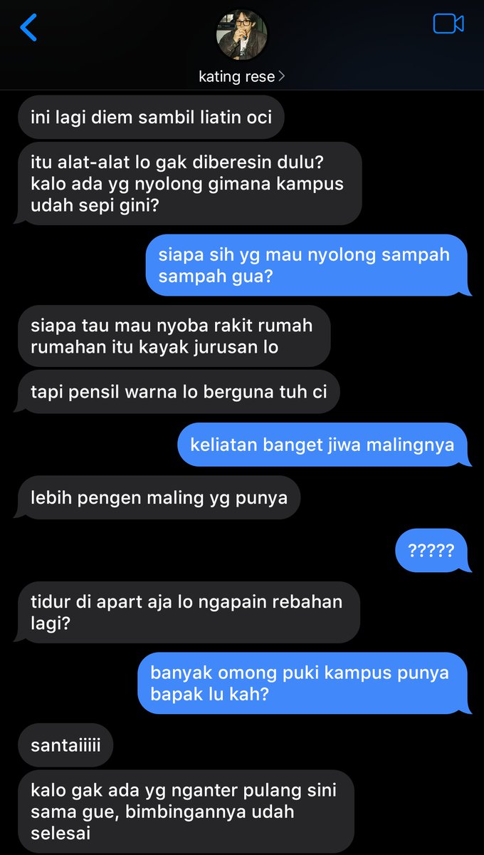 paethals's tweet photo. syotton noe-oci edisi oci murung lagi dan menyendiri lagi tapi nggak bisa sendiri soalnya noe gangguin lagi https://t.co/TiX2d9ijpe