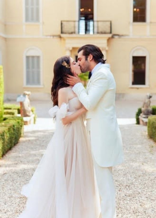 <a href="/yagmure1997/">yağmur🌸🍃</a> <a href="/ozgecangurel/">Özge Gürel</a> <a href="/SerkanCayoglu/">Serkan Çayoğlu</a> Nunca olvidaremos ésta boda de ensueño , ni a los novios más hermosos y enamorados del mundo
Feliz tercer aniversario pareja 🥂 #ÖzSer 🤍🤍
#ÖzgeGürel #SerkanÇayoğlu