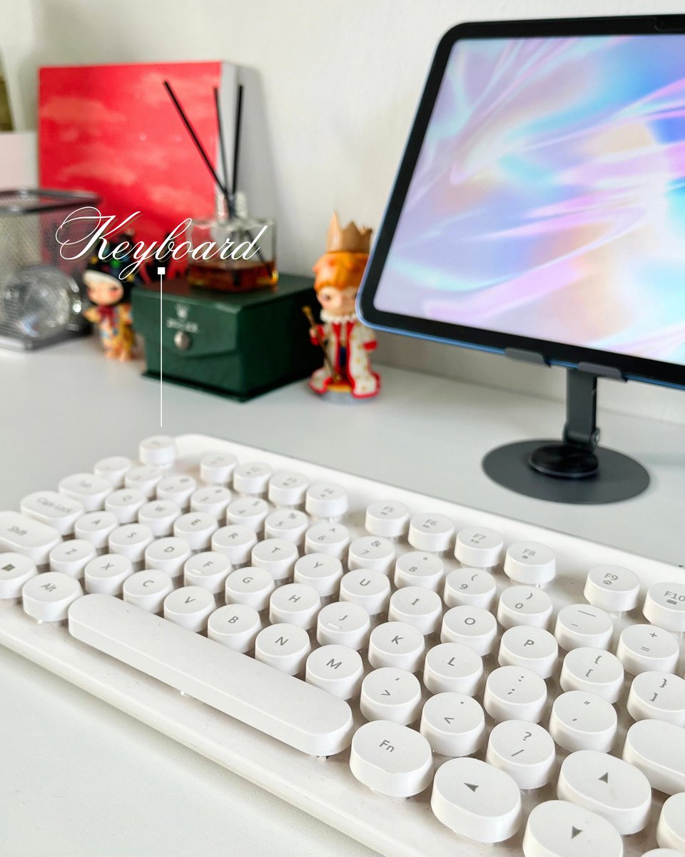 brunoospace's tweet image. A cozy little corner where coziness meets creativity — my favorite spot to think, work, and just be🤍✨