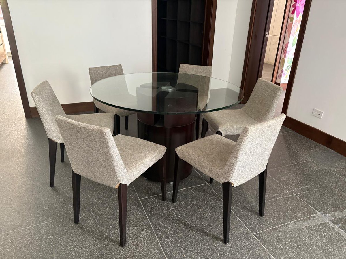 l_talias's tweet photo. Esto y mucho más en Talia’s.  Mayor información al WhatsApp (502) 30081110 #talias #ventadegarage #Guatemala  #preloved #comedor #decoracion https://t.co/VtZd1FhgBN