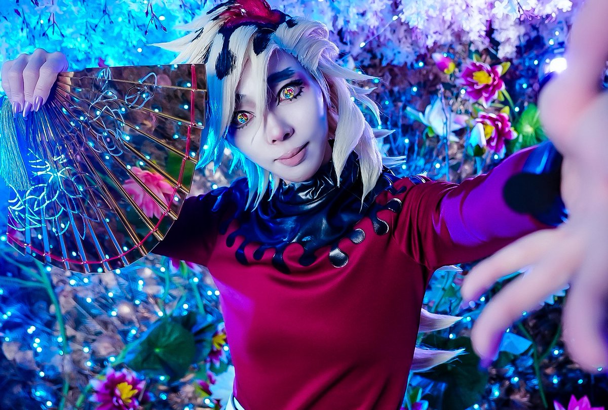 童磨 カラコン 特殊カラコンなのです。