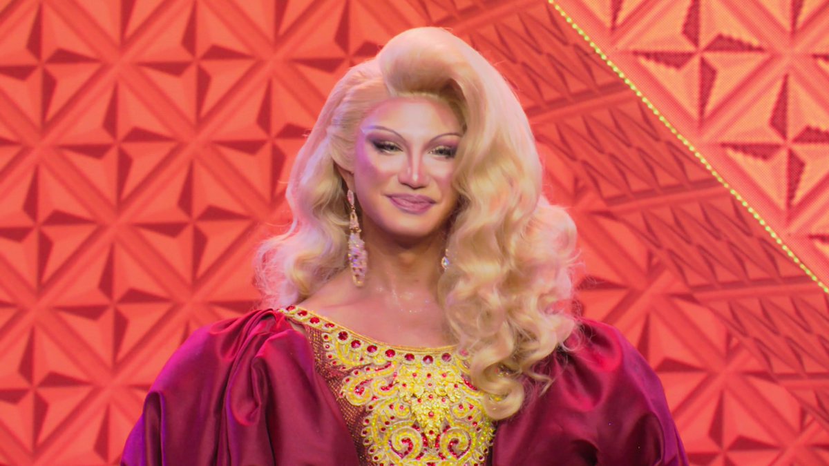 EvangelistaHiro's tweet photo. Can’t stop thinking about how Siam PhuSri carries herself this episode. The grace, the poise, and that fierce drag queen energy, all while proudly repping Thailand.

#DragRacePH  #SlaysianRoyale https://t.co/M5vRWY6CRY