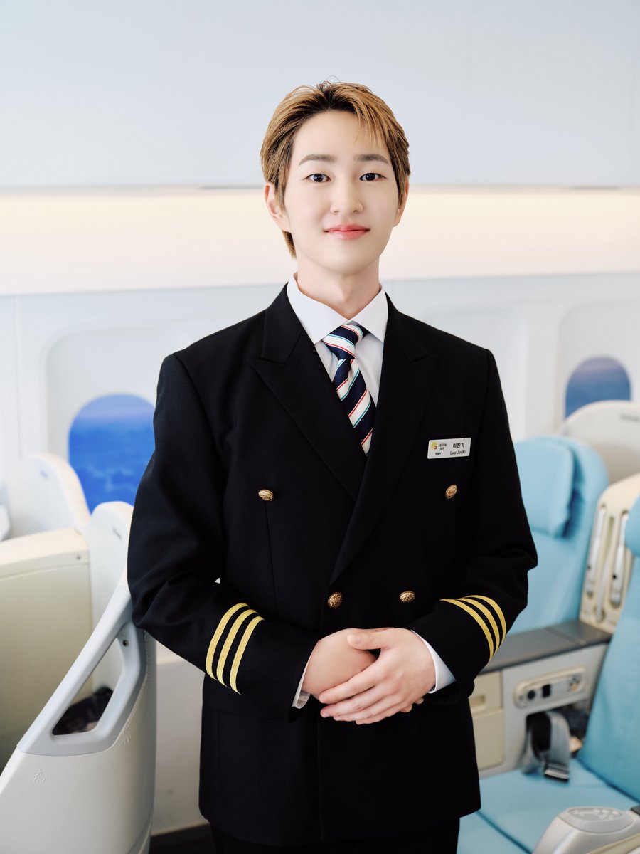 저희 비행기는 온유 기장님의 안전한 안내와 함께 찡구나라로 비행할 예정입니다.
모든 승객 여러분께서는 자리에 착석하신 후 안전벨트를 단단히 매주시기 바랍니다.

🩵 찡구항공 예매 기간: ~ 2025.08.31 23:59 (KST)
✈️ 잔여 좌석 예매하러 가기: bit.ly/4lPsbPS

#온유 #ONEW
#찡구