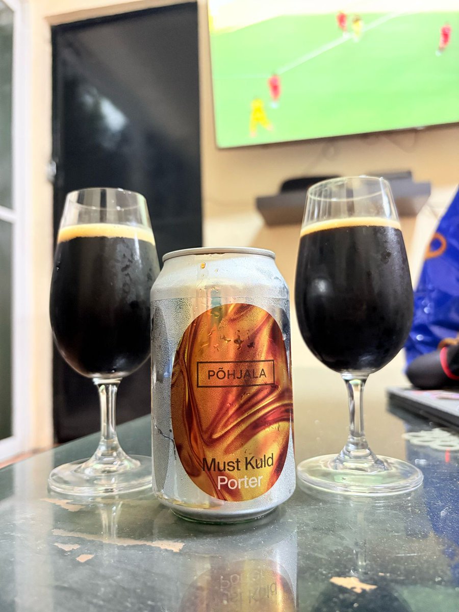 FCervisia's tweet photo. A la mitad de la semana laboral le corresponden buenas cervezas para equilibrar, algunas de @CCHercules @pohjalabeer @BrewDog y #RootAndBranch

#Frigus #beer #cerveza #craftbeer #beerme #beertime #beerlover #BrothelHB #drinkbeer #drinks #artesanal #birra #bier https://t.co/YgfVBvaPkj