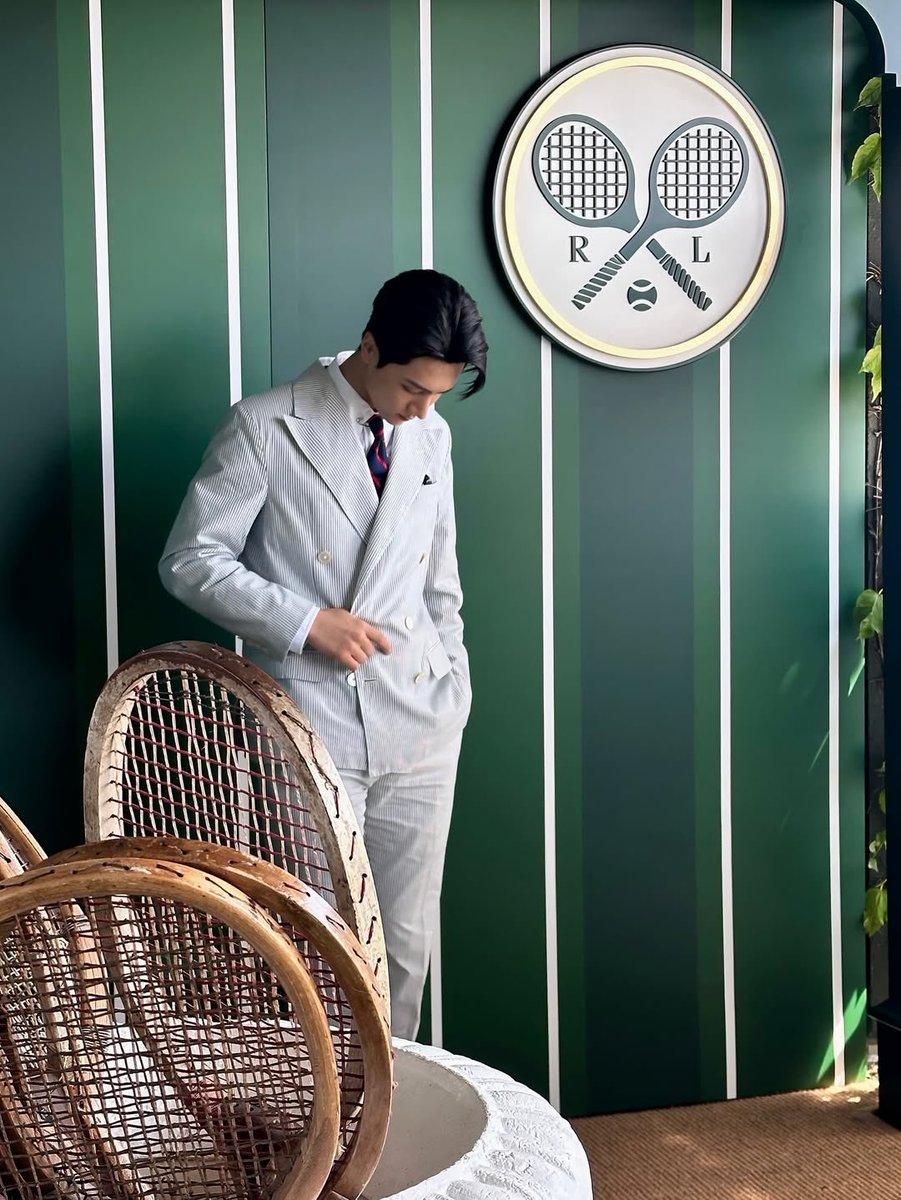 Rocking my seersucker suit at Wimbledon with Ralph Lauren, I couldn’t have asked for a better vibe. Emerald and the crossed racquet logo. Being part of this brand means blending timeless style with today’s cool, and honestly, it makes every moment feel like a scene from a movie.