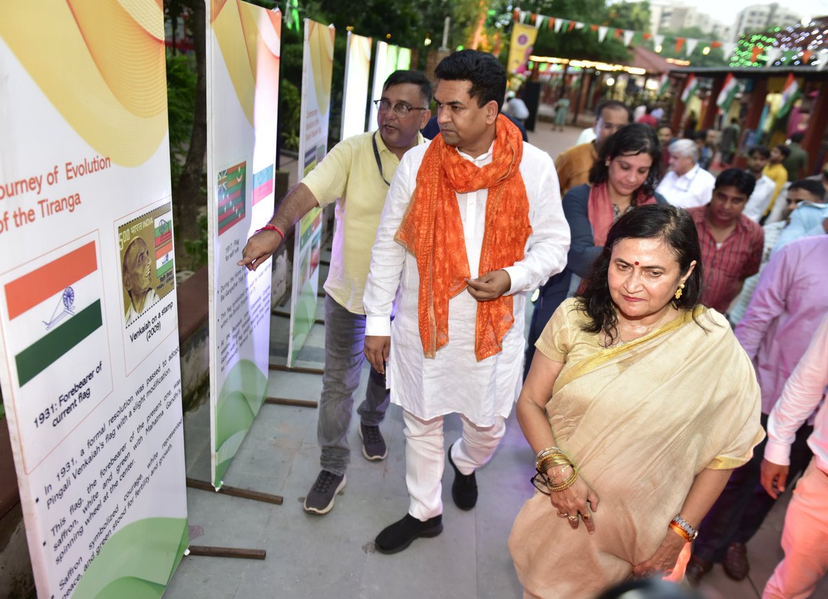 Kapil Mishra (@kapilmishra_ind) on Twitter photo рдкреНрд░рдзрд╛рдирдордВрддреНрд░реА <a href="/narendramodi/">Narendra Modi</a> рдЬреА рдХреЗ #HarGharTiranga рдЖрд╡рд╛рд╣рди рдкрд░ рджрд┐рд▓реНрд▓реА рдореЗрдВ рднрд╡реНрдп рддрд┐рд░рдВрдЧрд╛ рдорд╣реЛрддреНрд╕рд╡
рдХрд▓рд╛ рдПрд╡рдВ рд╕рдВрд╕реНрдХреГрддрд┐ рд╡рд┐рднрд╛рдЧ рджреНрд╡рд╛рд░рд╛ рджрд┐рд▓реНрд▓реА рд╣рд╛рдЯ рдореЗрдВ рд╕рд╛рдВрд╕реНрдХреГрддрд┐рдХ рд╕рдВрдзреНрдпрд╛ рдФрд░ рдкреНрд░рджрд░реНрд╢рдиреА рдХрд╛ рд╢рд╛рдирджрд╛рд░ рдЖрдпреЛрдЬрди рдХрд┐рдпрд╛ рдЧрдпрд╛
рддрд┐рд░рдВрдЧреЗ рдХреЗ рдЗрддрд┐рд╣рд╛рд╕ рдХреЛ рджрд░реНрд╢рд╛рддреА рд╣реБрдИ рдЬреНрдЮрд╛рдирд╡рд░реНрдзрдХ рдкреНрд░рджрд░реНрд╢рдиреА рд╡ рддрддреНрд╡рд╛ рдмреИрдВрдб рдХреА рд╕рдВрдЧреАрддрдордпреА рдкреНрд░рд╕реНрддреБрддрд┐ рдкреНрд░рдзрд╛рдирдордВрддреНрд░реА <a href="/narendramodi/">Narendra Modi</a> рдЬреА рдХреЗ #HarGharTiranga рдЖрд╡рд╛рд╣рди рдкрд░ рджрд┐рд▓реНрд▓реА рдореЗрдВ рднрд╡реНрдп рддрд┐рд░рдВрдЧрд╛ рдорд╣реЛрддреНрд╕рд╡
рдХрд▓рд╛ рдПрд╡рдВ рд╕рдВрд╕реНрдХреГрддрд┐ рд╡рд┐рднрд╛рдЧ рджреНрд╡рд╛рд░рд╛ рджрд┐рд▓реНрд▓реА рд╣рд╛рдЯ рдореЗрдВ рд╕рд╛рдВрд╕реНрдХреГрддрд┐рдХ рд╕рдВрдзреНрдпрд╛ рдФрд░ рдкреНрд░рджрд░реНрд╢рдиреА рдХрд╛ рд╢рд╛рдирджрд╛рд░ рдЖрдпреЛрдЬрди рдХрд┐рдпрд╛ рдЧрдпрд╛
рддрд┐рд░рдВрдЧреЗ рдХреЗ рдЗрддрд┐рд╣рд╛рд╕ рдХреЛ рджрд░реНрд╢рд╛рддреА рд╣реБрдИ рдЬреНрдЮрд╛рдирд╡рд░реНрдзрдХ рдкреНрд░рджрд░реНрд╢рдиреА рд╡ рддрддреНрд╡рд╛ рдмреИрдВрдб рдХреА рд╕рдВрдЧреАрддрдордпреА рдкреНрд░рд╕реНрддреБрддрд┐