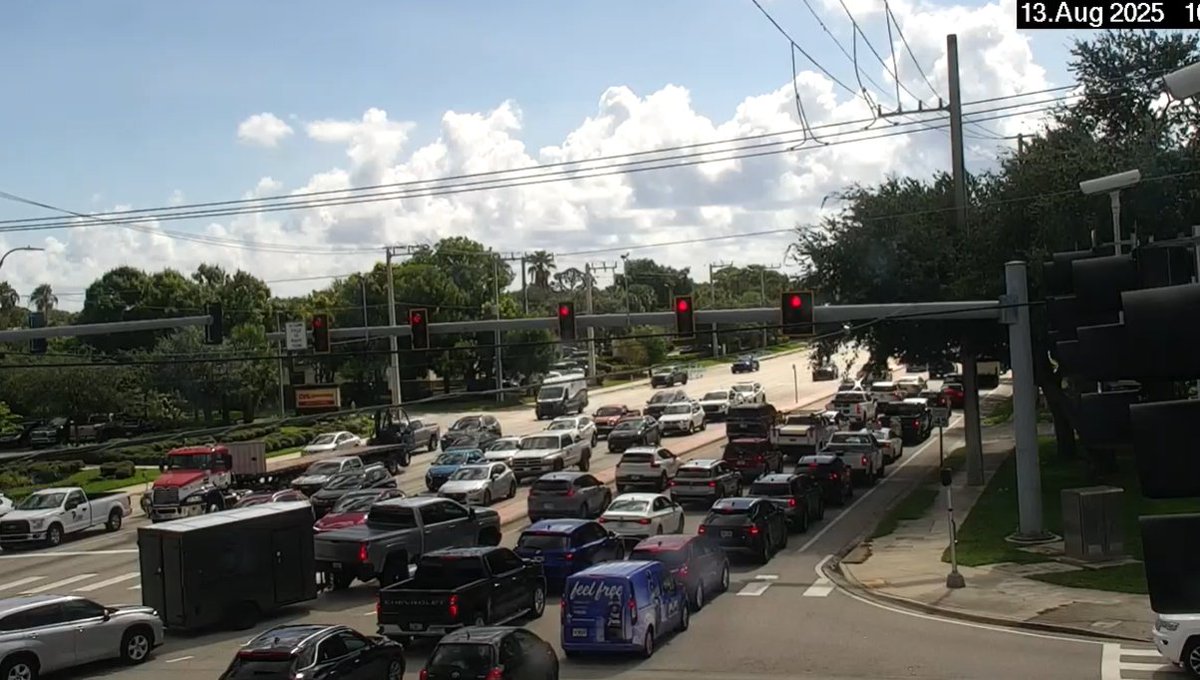 wpbf_yasmine's tweet image. A look at the backup now at Military Trail just moments ago #FirstWarningTraffic @WPBF25News