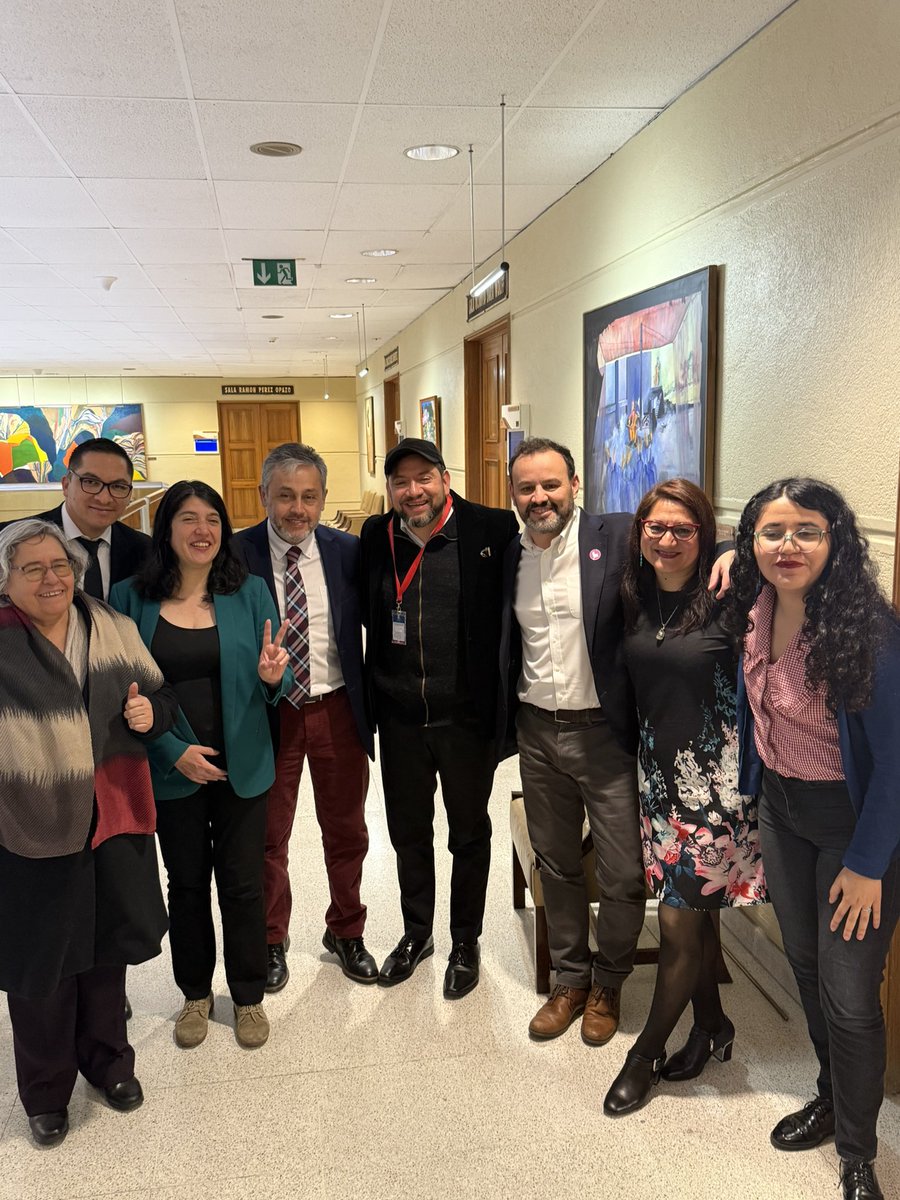 Estoy muy emocionado, la ley “Tommy Rey” de derechos de intérpretes en plataformas digitales ha dado un nuevo paso. Se aprobaron las indicaciones a favor de los artistas. Ahora nos vamos a sala ¡Viva la música! ¡Vivan los intérpretes de Chile y el Mundo! <a href="/scd_chile/">SCDChile</a>