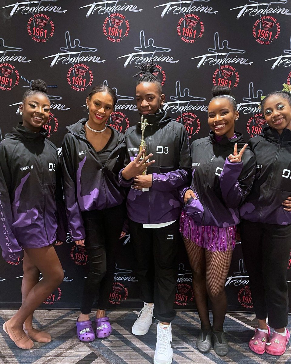 LLteamwear's tweet photo. @danis.dance.dynamics brought the style and the energy in their custom Evolution Windbreakers at Tremaine Dance Conventions and Competitions in Atlanta, GA.

#limelightteamwear #designedtounite #danisdancedynamics #tremainedancecompetiton https://t.co/dUJ64uOKdk