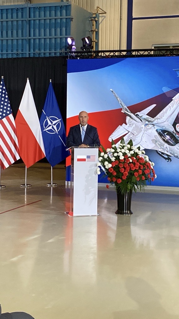 Polska Grupa Zbrojeniowa🇵🇱 (@pgz_pl) on Twitter photo 💬- Jesteśmy dumni, że prace modernizacyjne zostaną przeprowadzone w całości w Wojskowych Zakładach Lotniczych nr 2. To potwierdzenie doświadczenia i innowacyjności spółki oraz kompetencji kadry inżynierskiej i pracowników zakładu. - podkreślił <a href="/AdamLeszkiewicz/">Adam Leszkiewicz</a>, Prezes PGZ S.A. 💬- Jesteśmy dumni, że prace modernizacyjne zostaną przeprowadzone w całości w Wojskowych Zakładach Lotniczych nr 2. To potwierdzenie doświadczenia i innowacyjności spółki oraz kompetencji kadry inżynierskiej i pracowników zakładu. - podkreślił <a href="/AdamLeszkiewicz/">Adam Leszkiewicz</a>, Prezes PGZ S.A.