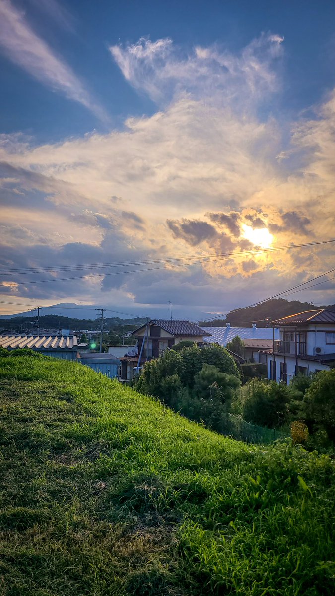 Narki_YAMA's tweet photo. ただいまだよフグスマ～
夜は心地良き涼しさ～
虫の声に癒され～

#福島県 #福島市 #飯野町 #帰省  #夏休み #UFOの里  #デグー #degu https://t.co/MMfoy9pvOd