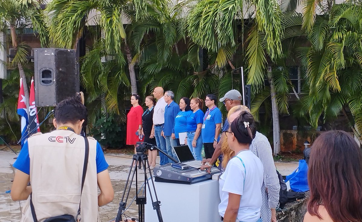 David Wong Sío (@danielvictor581) on Twitter photo Fidel es Fidel
#100AñosConFidel
#IzquierdaLatina
En Cuba, en el <a href="/MINCOMCuba/">Ministerio de Comunicaciones Cuba</a> , acto de abanderamiento del Destacamento #ComunicadoresDelCentenario Fidel es Fidel
#100AñosConFidel
#IzquierdaLatina
En Cuba, en el <a href="/MINCOMCuba/">Ministerio de Comunicaciones Cuba</a> , acto de abanderamiento del Destacamento #ComunicadoresDelCentenario