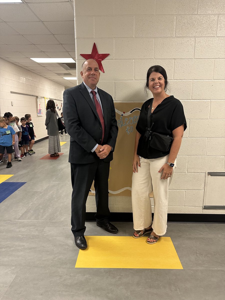 JohnKopickiCCS's tweet photo. Welcome Mrs. Anna Austin our new principal of Cox Mill Elementary School. https://t.co/BH8sGGaTr9