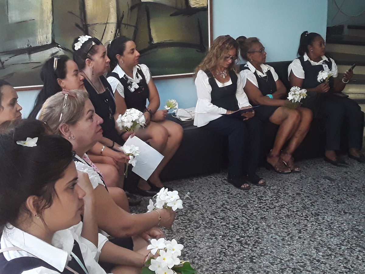 elizalarc88's tweet photo. 🌅 Hoy en @ETECSAGranma, el matutino especial nos reunió para honrar el natalicio de Fidel.
"Los principios no se negocian."
Con cada conexión, reafirmamos nuestro amor por #Cuba y su historia. #GranmaConectada #SomosETECSA @FonsecaOsmely @JuanCar38280893 @BayamoComercial https://t.co/ebjdSvuwbh