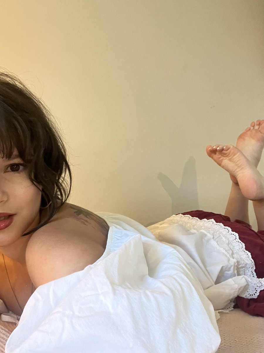 drain4rocky's tweet photo. develop a foot fetish for me. https://t.co/rVe4dpvxvZ