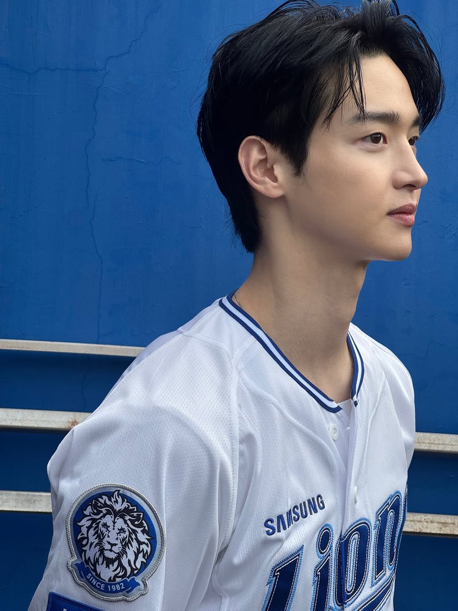 DEYM BRO HE'S SO FINE????