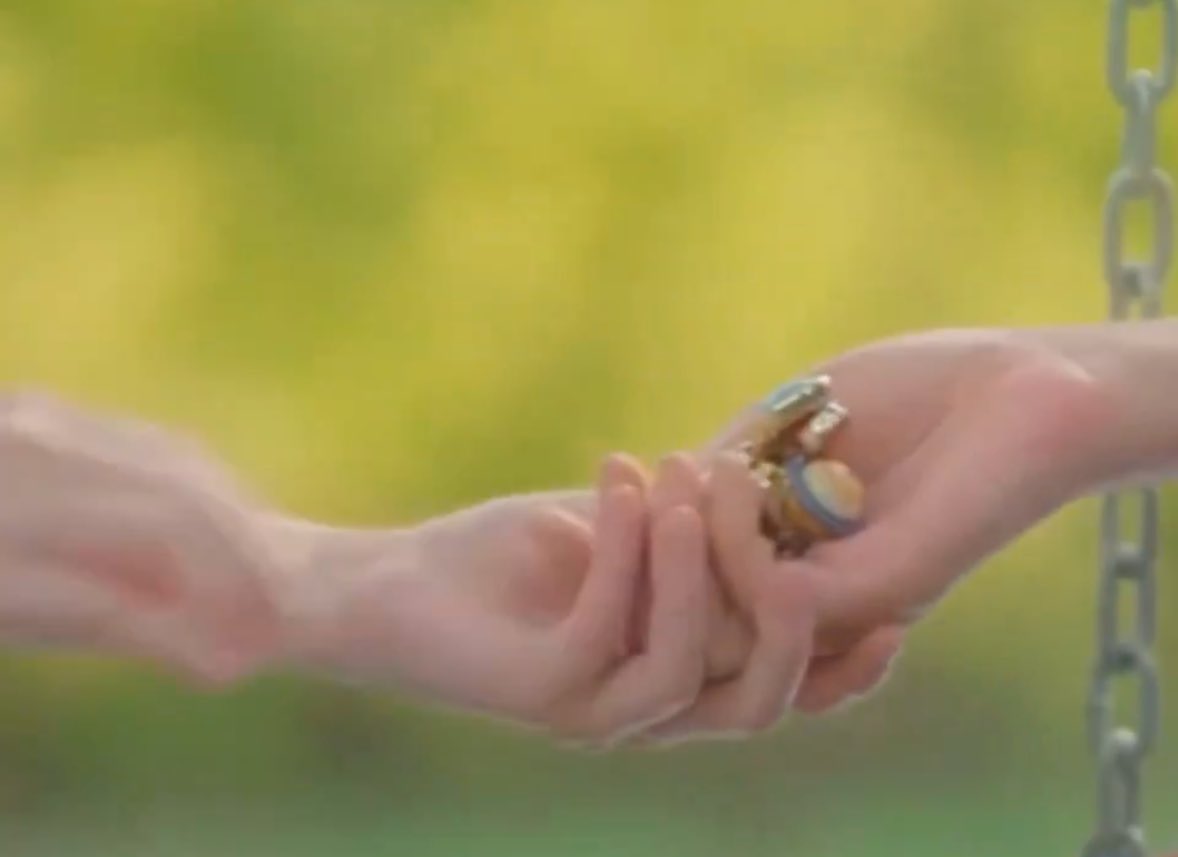 Traumatised by a bracelet yet again 😭

MAEWNAM WAN CALL AWAY

#WhaleStorexoxoEP8