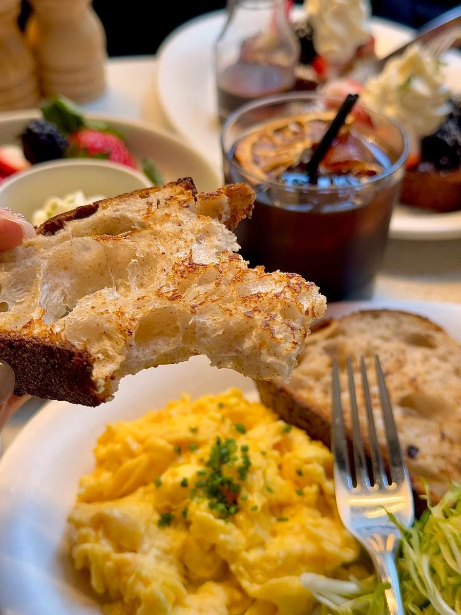 HannahisStrong's tweet image. With such an early Brand Experience Day meeting my assistant invited me to In Common where breakfast looks so good, it could fill you up just by looking.. 😋 #DeliciousStart