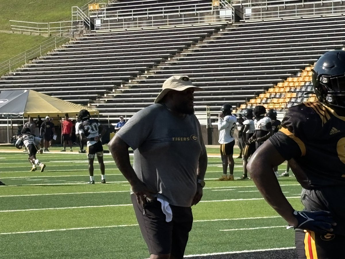 Chris Demirdjian (@chrisdemirdjian) on Twitter photo NFL, Texas A&M and Wossman High School legend, Pat Williams has joined the staff at Grambling. His son, Pat, Jr. is a tight end on the Tigers. Williams, Sr. played on the defensive line for Buffalo and Minnesota <a href="/GSU_TIGERS/">Grambling State Athletics</a> NFL, Texas A&M and Wossman High School legend, Pat Williams has joined the staff at Grambling. His son, Pat, Jr. is a tight end on the Tigers. Williams, Sr. played on the defensive line for Buffalo and Minnesota <a href="/GSU_TIGERS/">Grambling State Athletics</a>