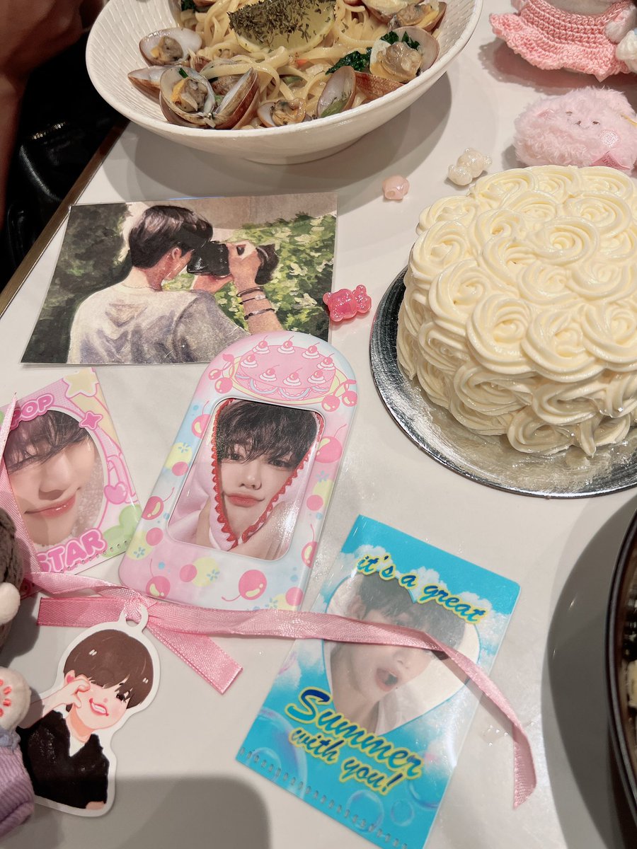 's tweet image. Celebrating princess jaemin’s day with @jaembfe &amp;amp; ate @pourmeover 🩷 We love you jaemin! We ordered pasta din for dinner reco by birthday boy 🩷

#공주님_왕자님들_재민이_생일이에용
#Forever25hiningJAEMIN
#HAPPYJAEMINDAY