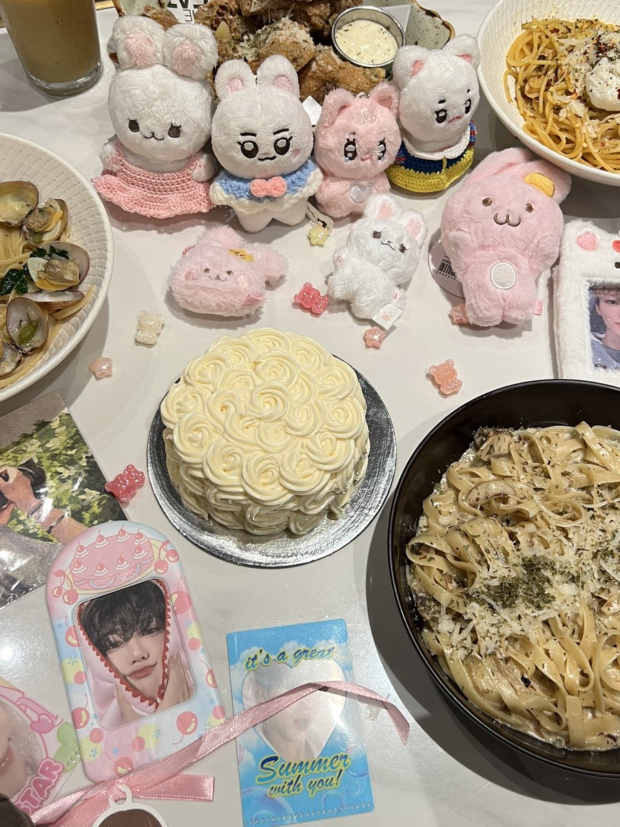 's tweet image. Celebrating princess jaemin’s day with @jaembfe &amp;amp; ate @pourmeover 🩷 We love you jaemin! We ordered pasta din for dinner reco by birthday boy 🩷

#공주님_왕자님들_재민이_생일이에용
#Forever25hiningJAEMIN
#HAPPYJAEMINDAY