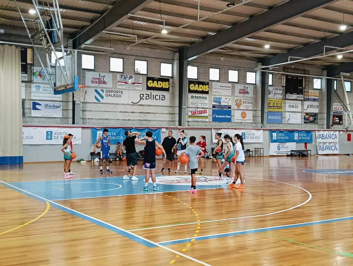 CampusChiqui's tweet photo. Miércoles de trabajo de tiro con @CCortesR44 . Extraordinaria sesión. Mañana,clausuramos.
@FerrolOficial @gadis @basketchufi10 @JorgeJvarela @simonbermudezz @samubarros98 https://t.co/QUnqWmzLLY