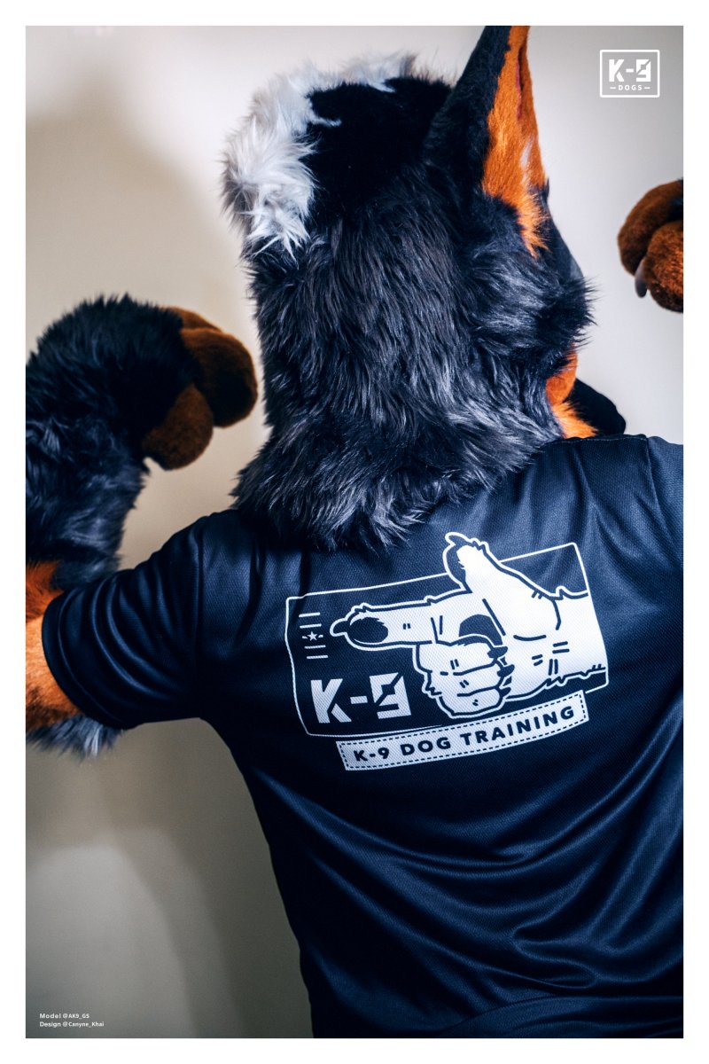 【 八月通販 / 開放預購中 Part2 】📢
<a href="/AK9_GS/">AK-9🚨→Infurnity</a>  擔任 K-9T恤的模特兒🐕💪
K-9排汗T恤 #持續預購中！

📷賣場連結 ➥ myship.7-11.com.tw/general/detail…
—
預計出貨：於九月中出貨。
開放期間：賣場開放至8/24。
—
本次通販主打：
 ➀ 好朋友2.0系列 T恤,吊飾,帆布袋 #New
② 黑鹿季雪系列商品 #代理販售 By