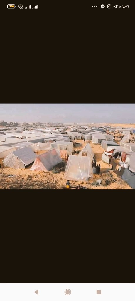 في هذا الحر الحارق
 سُكان الخيام يا رب💔

تتحول الخيمة إلى جحيم 
كل شيء فيها ساخن، حتى الماء 
الفِراش، الأواني، الهواء، الرمل، الحصير
كل شيء حارق 

اللهم بردًا وسلامًا
اللهم إنه لا يعجزك شيء في الأرض ولا في السماء 💔