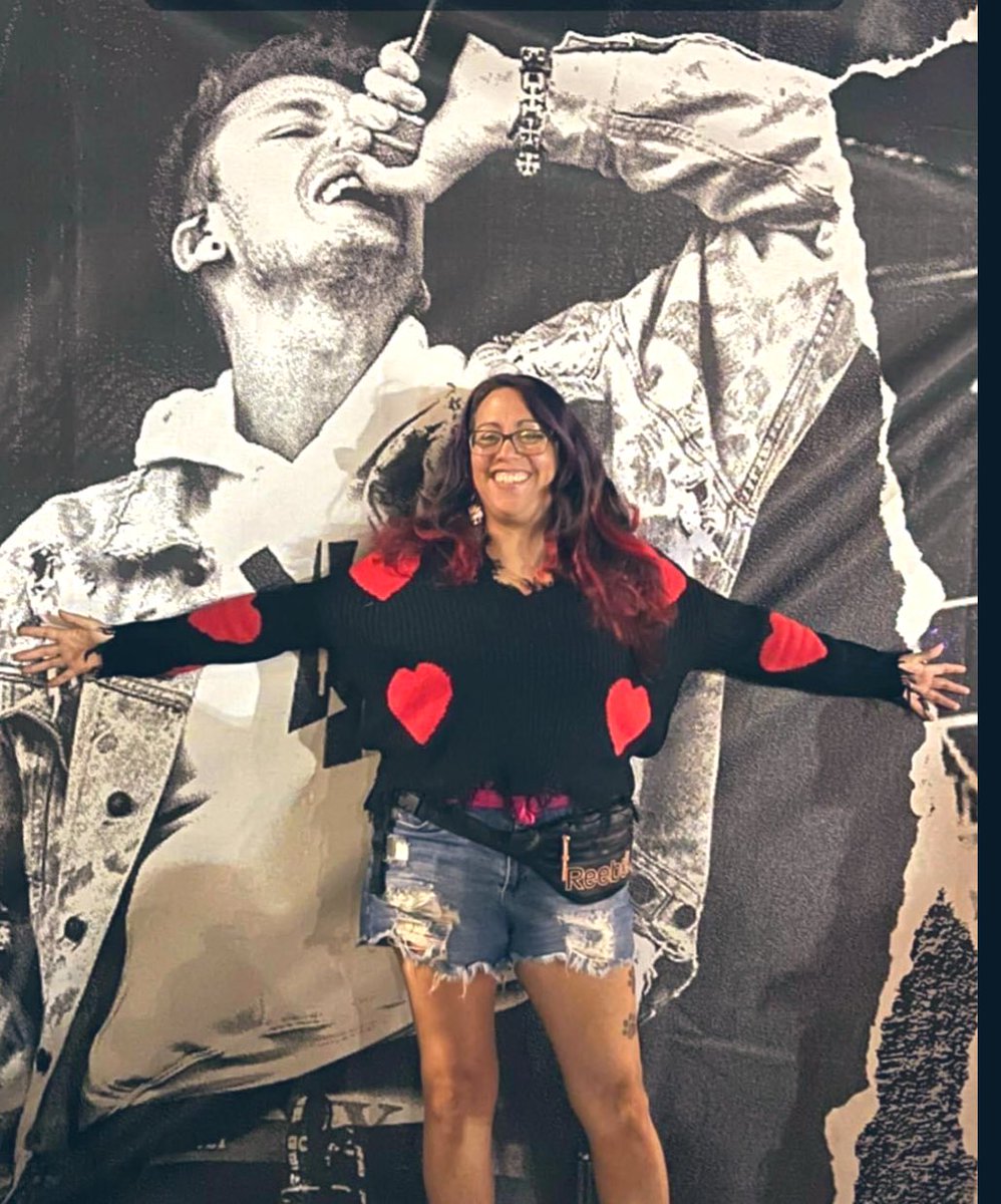 modiggityson's tweet photo. @machinegunkelly TRUE HAPPINESS! #lostamericana Thank God for #mgk it’s been too long since I’ve truly smiled-I needed this album like I needed air 2 breathe https://t.co/a0QWLDI7qG