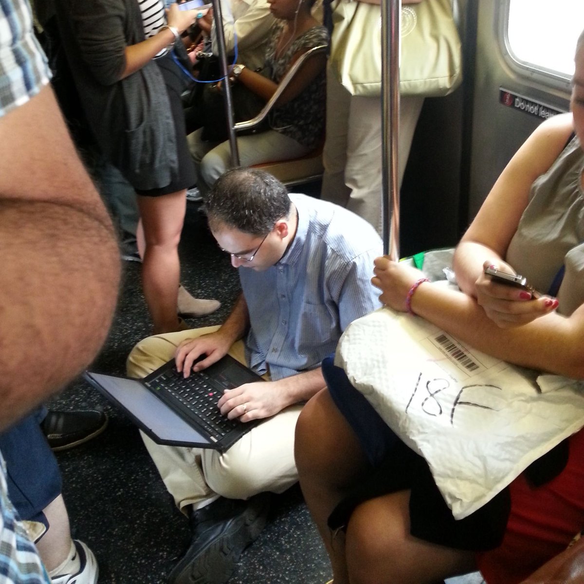 alextwolfe's tweet image. I’m teaching a 5-week generative writing workshop in Manhattan’s public spaces — parks, subways, ferries, and sidewalks. Starts Wednesday, September 3rd.

More info: lu.ma/ps5srpmt