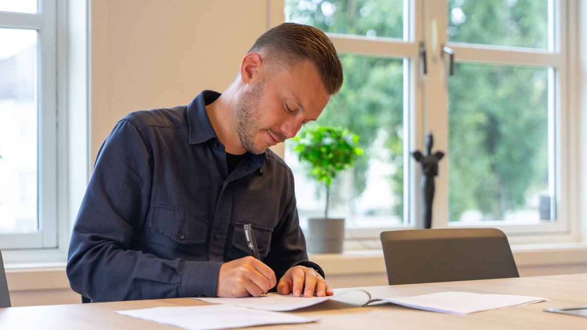 Alfred Johansson har skrevet under på en ny kontrakt med Rosenborg ut 2028-sesongen 🖤🤍